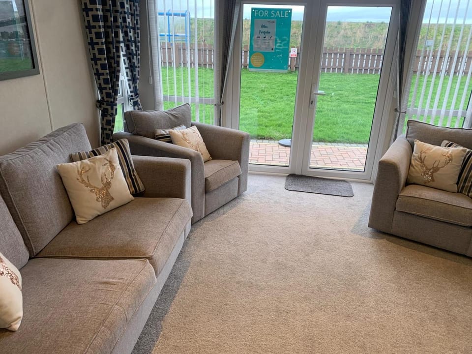 Lily's caravan Nature lodge in Rhyl