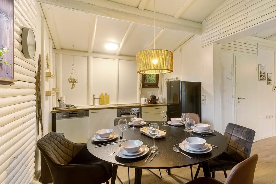 Property building, Kitchen or kitchenette, Living room