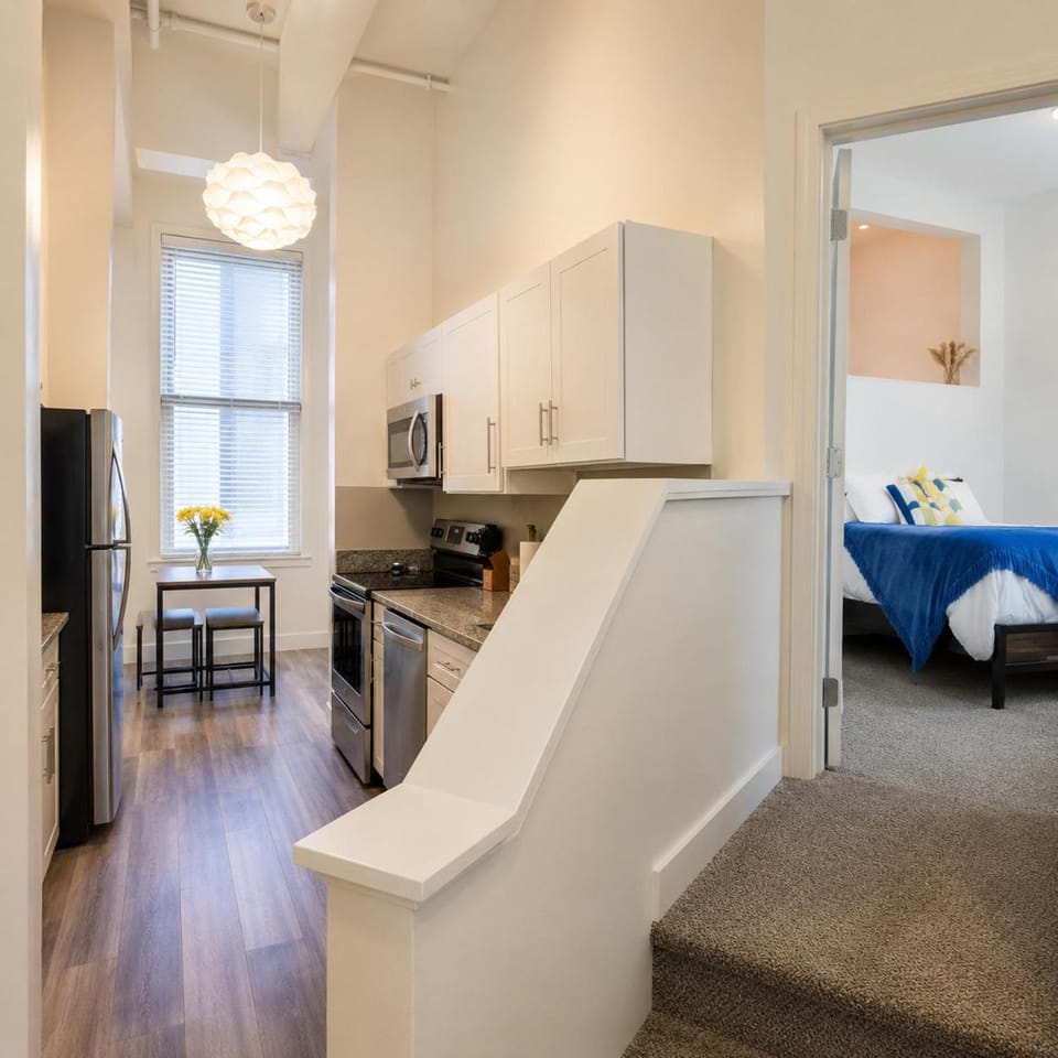 #6 Downtown Free Parking- Walk to Gainbridge, Lucas Oil, Conv Cntr Apartment in Indianapolis