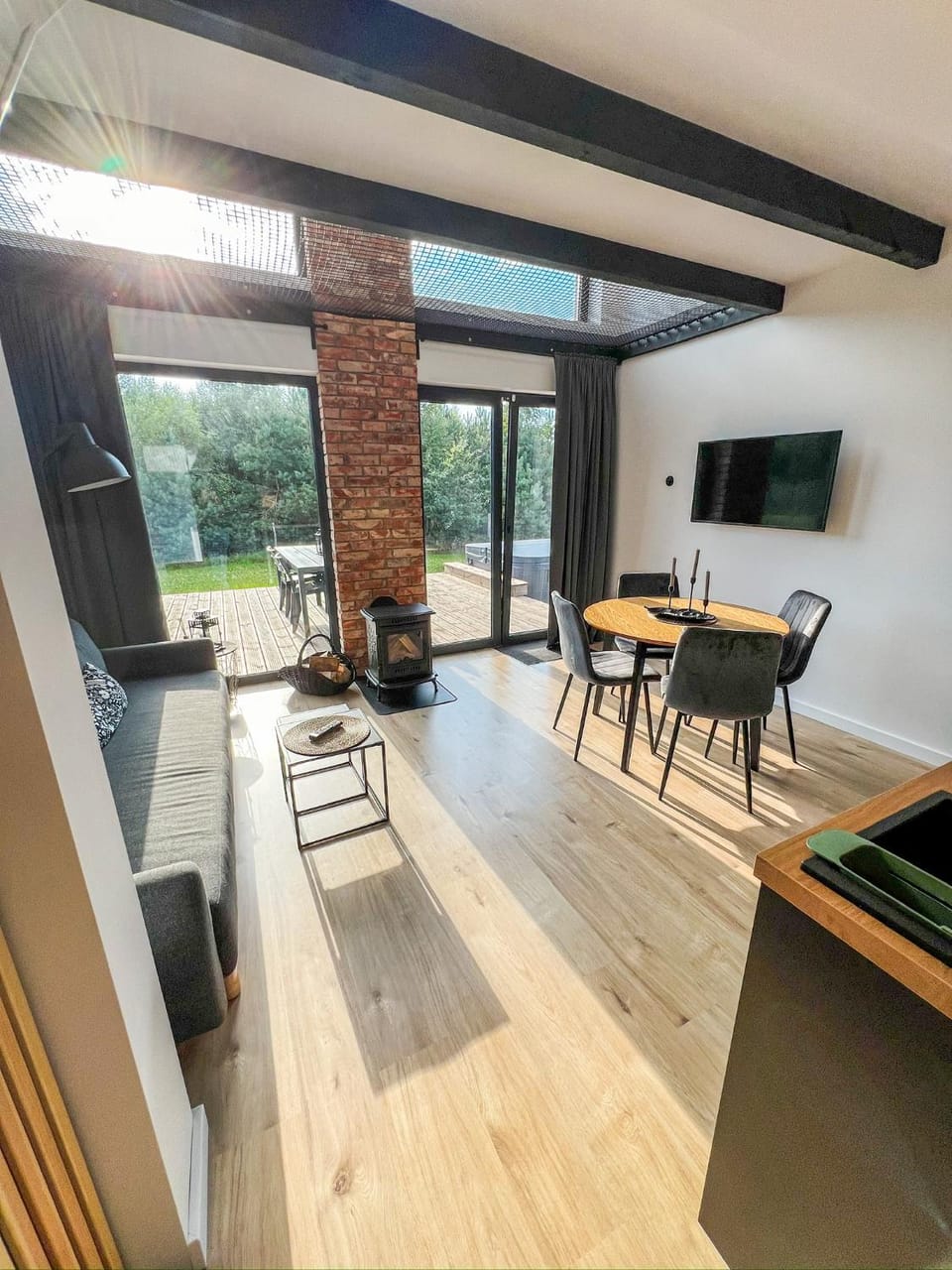 Communal lounge/ TV room, TV and multimedia, View (from property/room), Balcony/Terrace, Kitchen or kitchenette, Living room, Seating area, Dining area, Evening entertainment