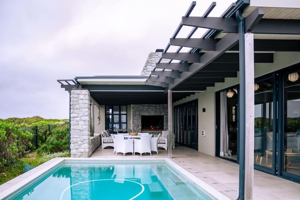 View (from property/room), Pool view, Swimming pool, Swimming pool, sunbed