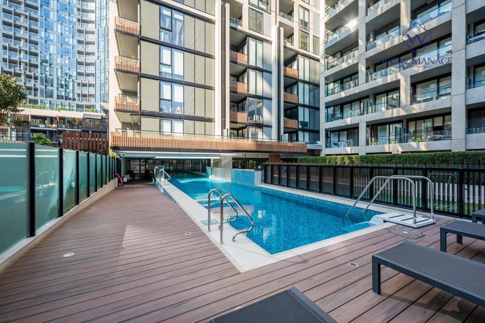 Pool view, Swimming pool, sunbed