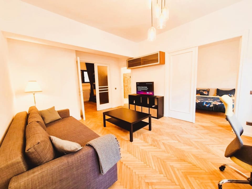 Living room, Seating area, Evening entertainment, air conditioner