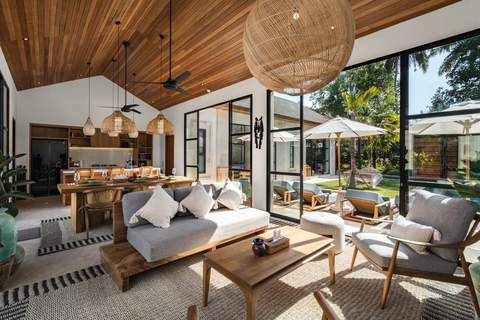 Living room, Seating area, Dining area