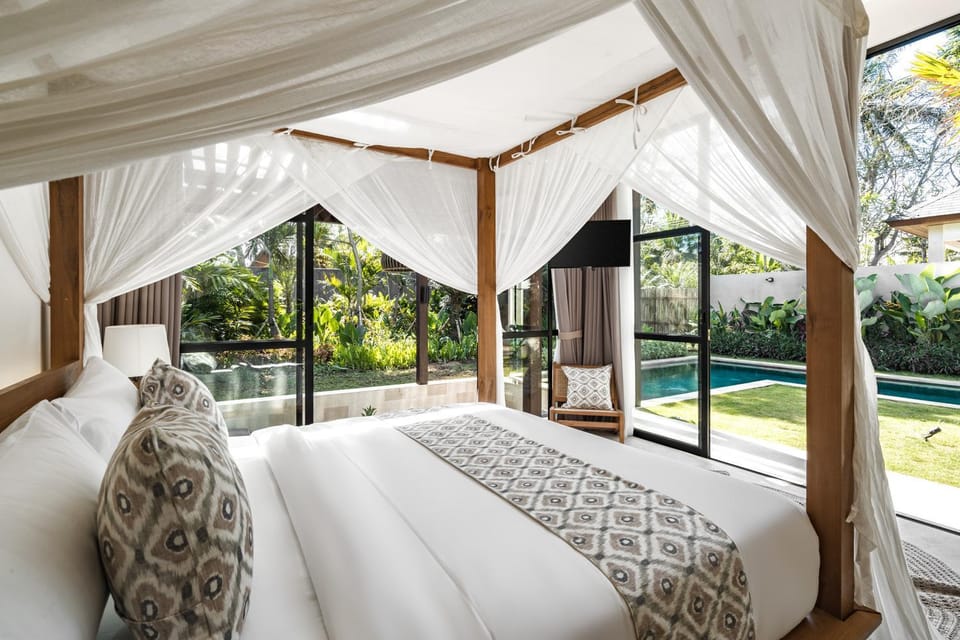 Bed, TV and multimedia, View (from property/room), Bedroom, internet, air conditioner