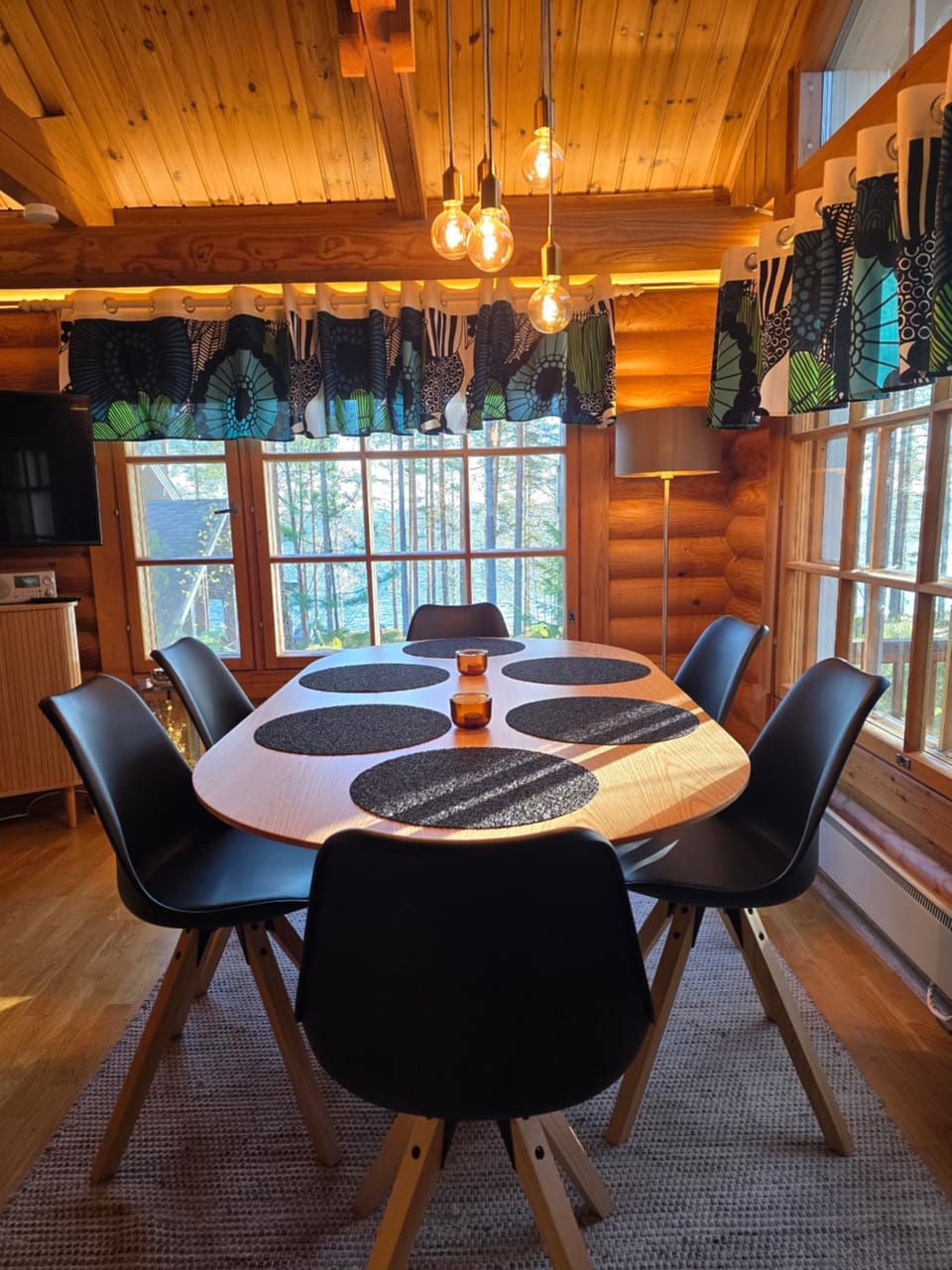 Seating area, Dining area