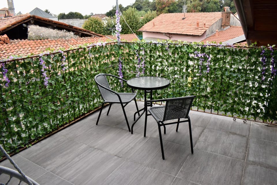 Balcony/Terrace, Quiet street view
