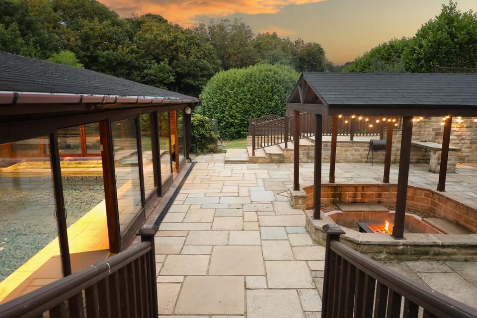 Patio, Day, Natural landscape, Garden, Garden view, Swimming pool, Swimming pool