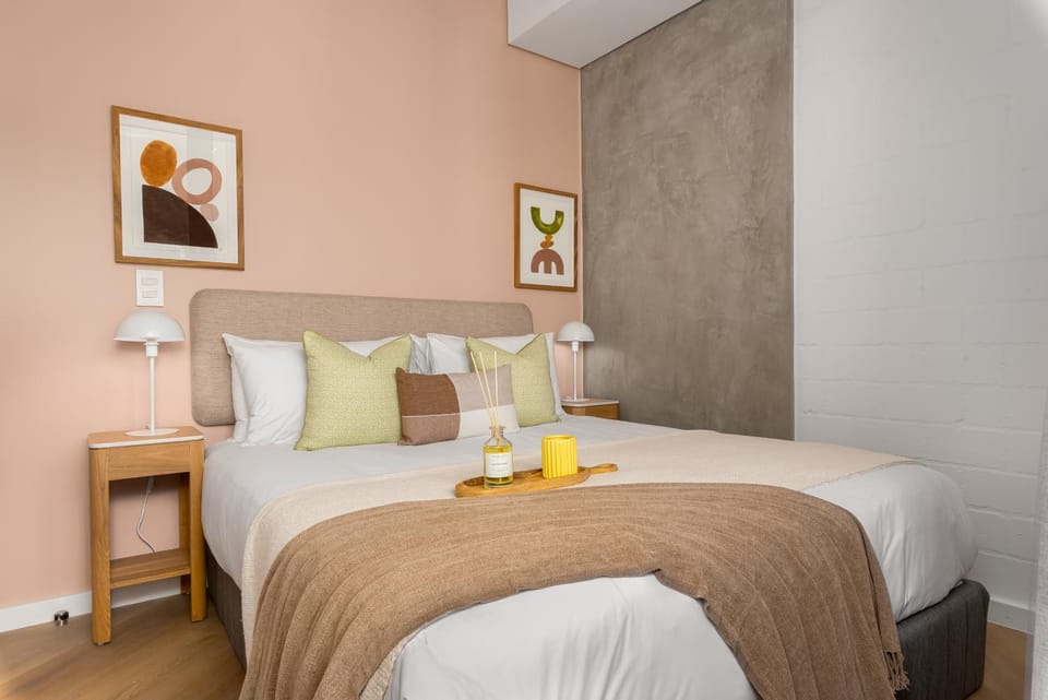 Luxe Stays Sea Point, Rooftop Pool Deck Apartment in Sea Point