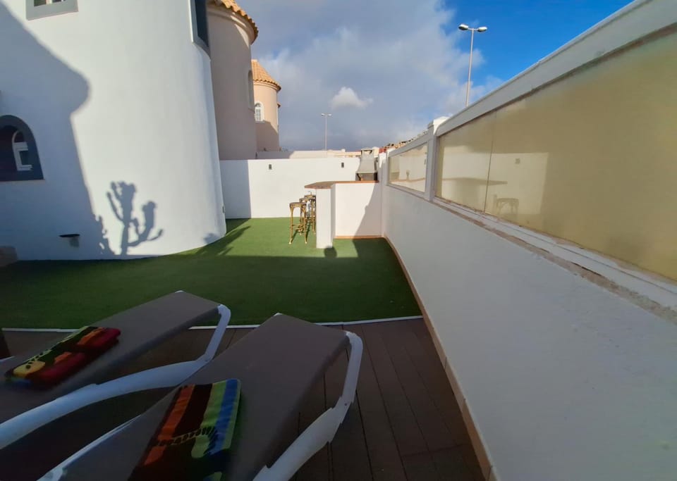 Balcony/Terrace, sunbed