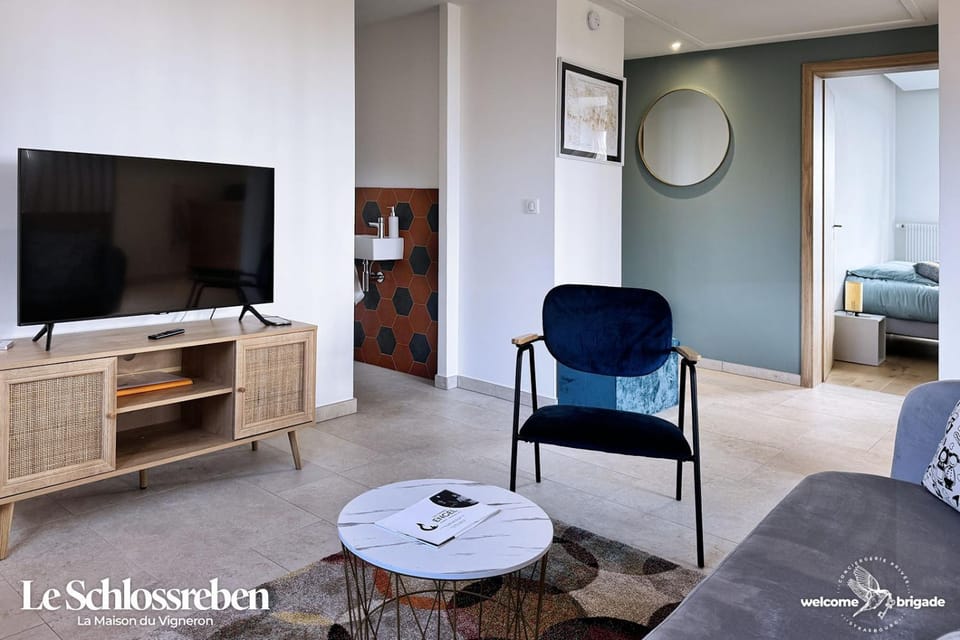 Communal lounge/ TV room, TV and multimedia, Living room, Seating area