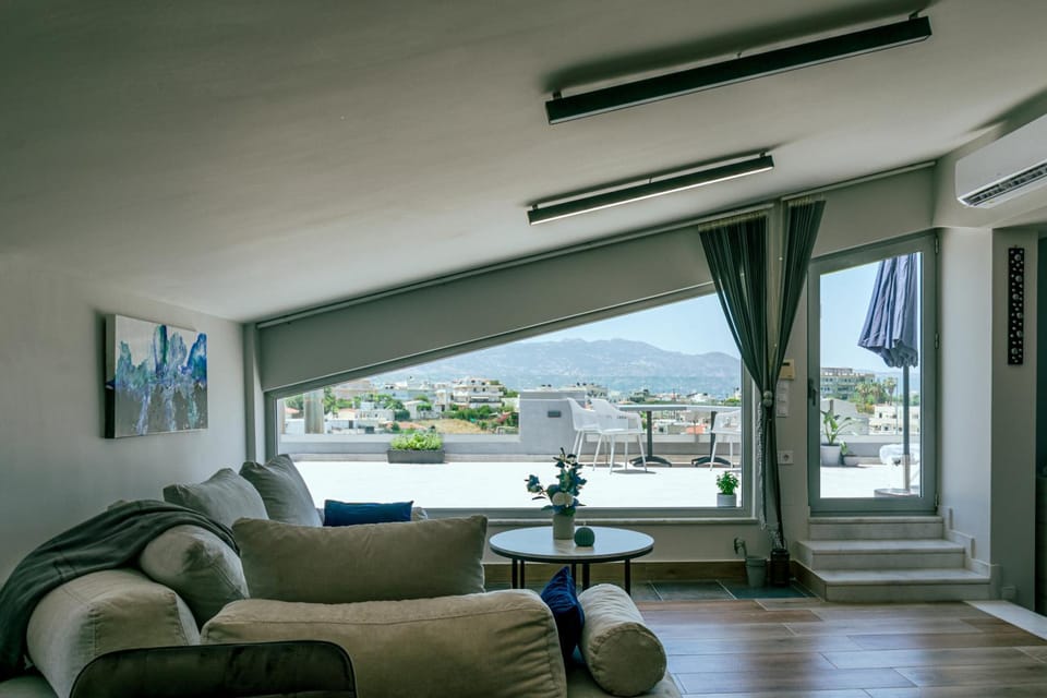 View (from property/room), Balcony/Terrace, Living room, Mountain view