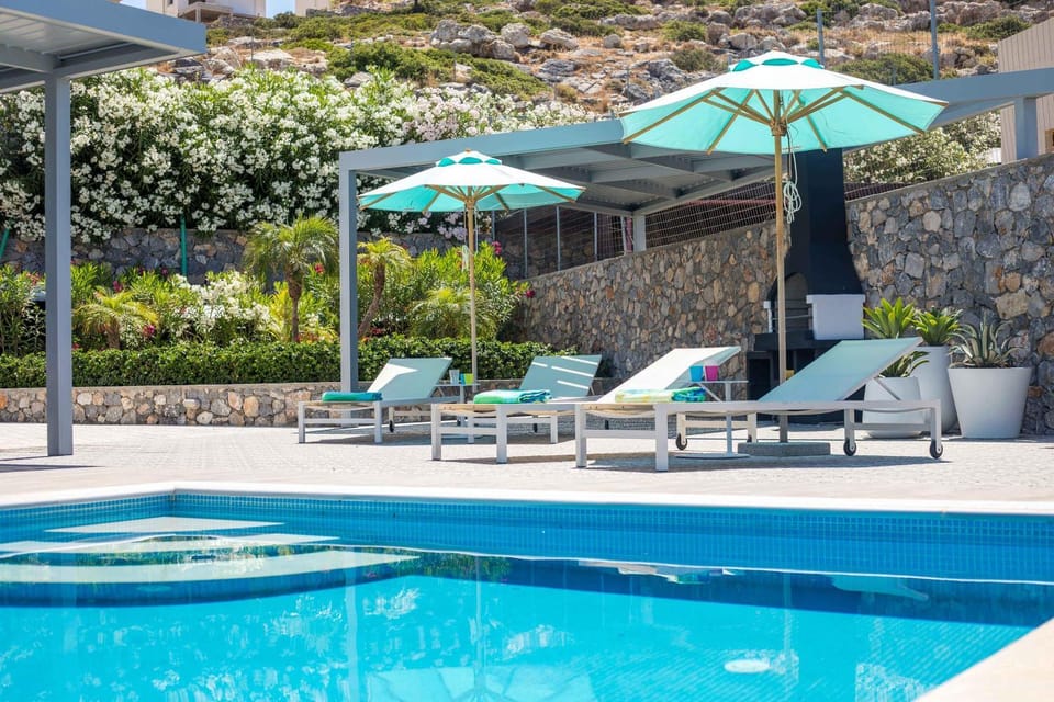 Patio, Pool view, Swimming pool, sunbed