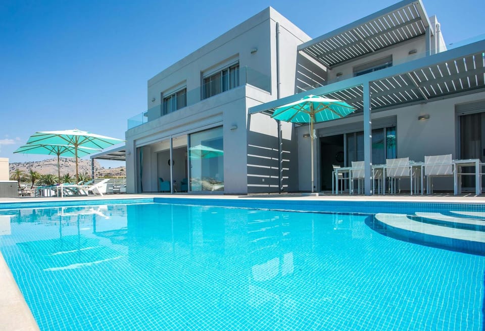 Property building, Pool view, Swimming pool, sunbed