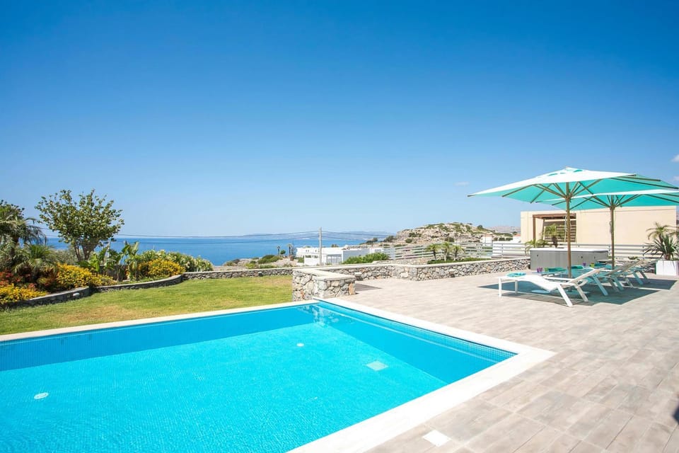 Patio, Pool view, Sea view, Swimming pool, sunbed
