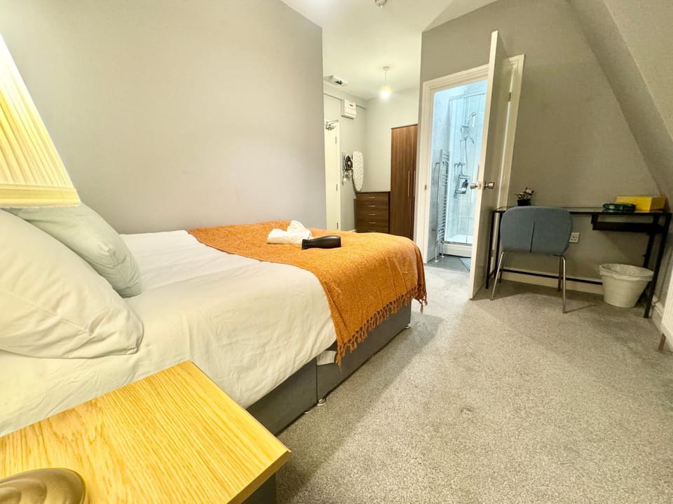 Modern En-Suite Rooms by Finsbury Park Station 8 mins to King's Cross by Tube Vacation rental in London Borough of Islington