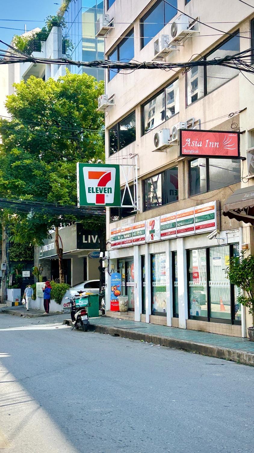 Coco House Sukhumvit 1, BTS ploenchit Hostel in Bangkok
