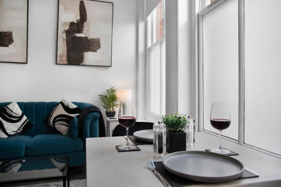 Seating area, Dining area