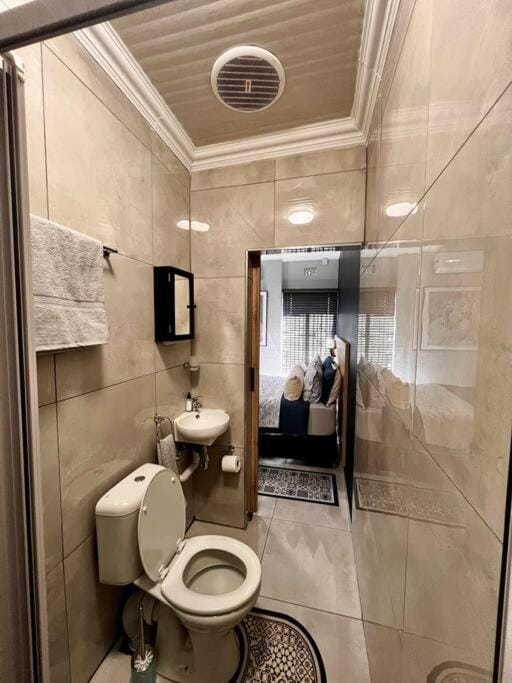 Navy Pearls Apartment in Gauteng
