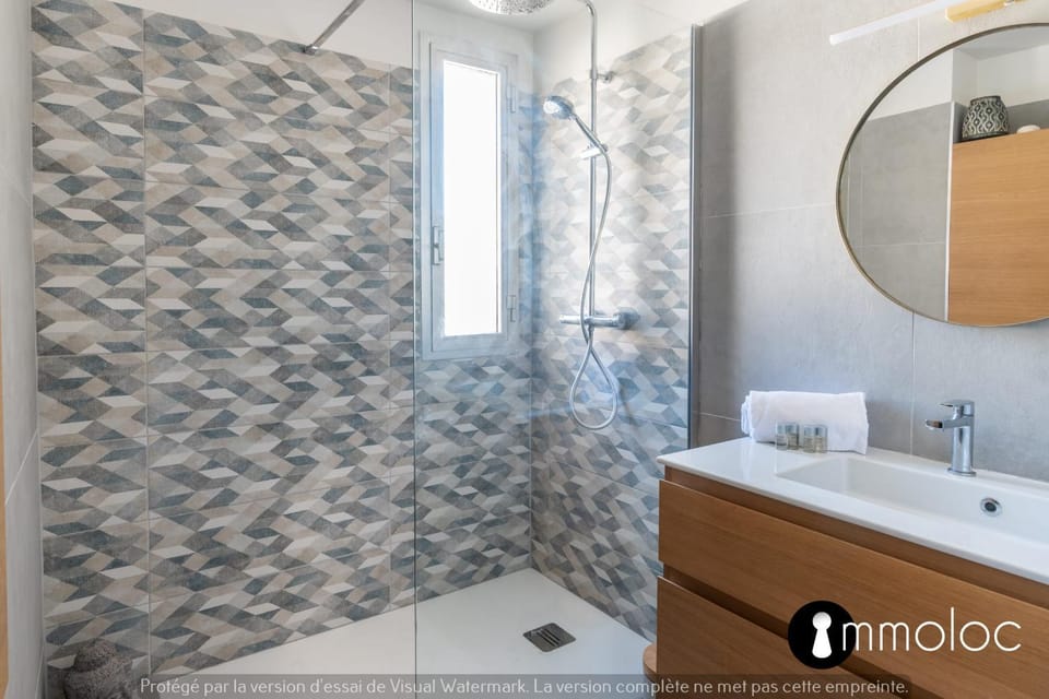 Air-conditioned apartment facing the port of Saint Laurent with 2 bedrooms Apartment in Nice