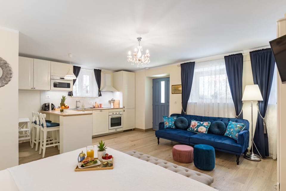 Kitchen or kitchenette, Living room, Seating area