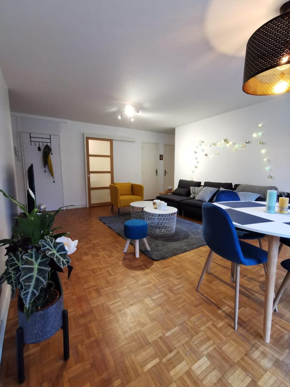 Living room, Seating area, Dining area