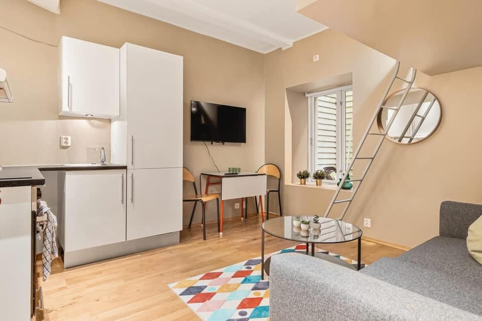 TV and multimedia, Kitchen or kitchenette, Living room, Dining area, oven, stove