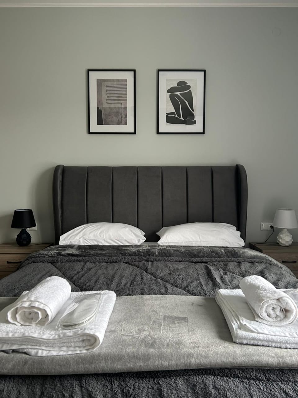Bed, TV and multimedia, Bedroom, towels, wardrobe