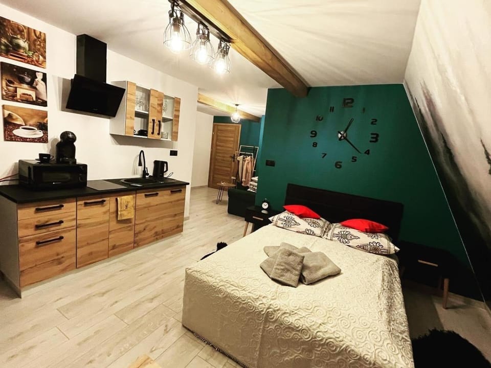 Bed, Kitchen or kitchenette, Photo of the whole room, Bedroom, towels