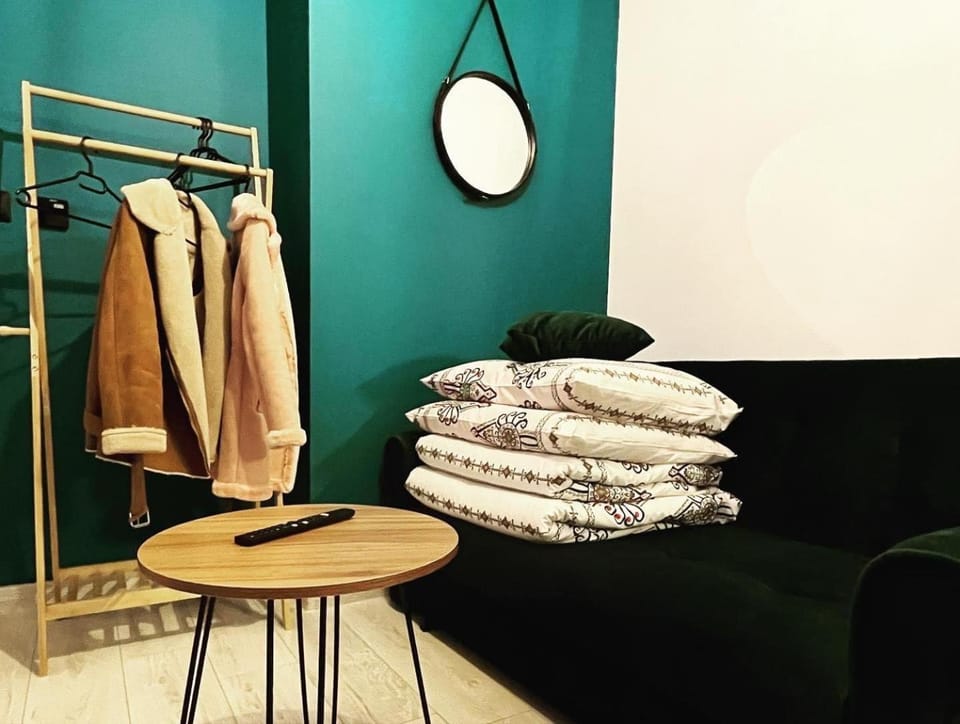 towels, wardrobe