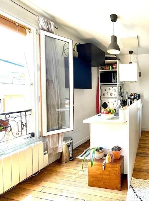 Kitchen or kitchenette, oven, stove