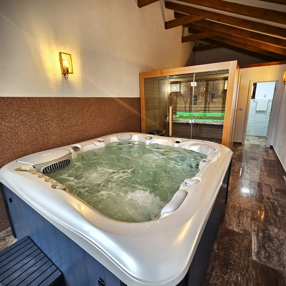 Hot Tub, Spa and wellness centre/facilities, Spa and wellness centre/facilities