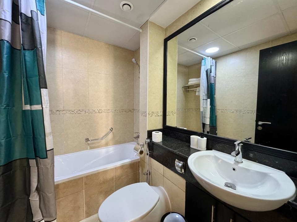 Shower, Toilet, Bathroom, Bath, towels