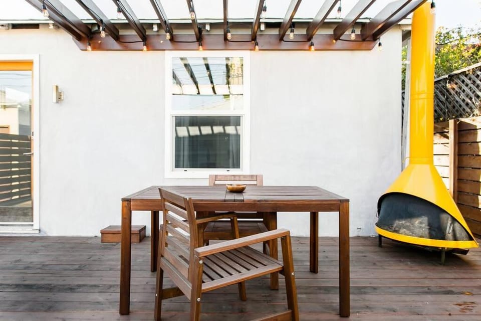 Patio, Day, Dining area