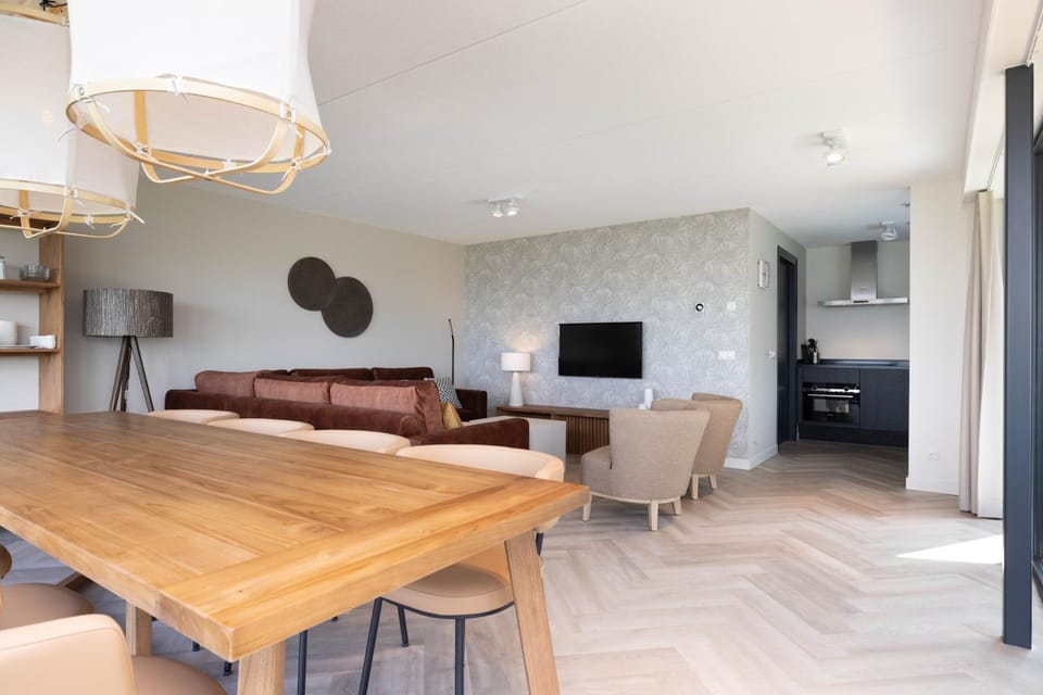 Communal lounge/ TV room, TV and multimedia, Living room, Internal: Not applicable to any particular room