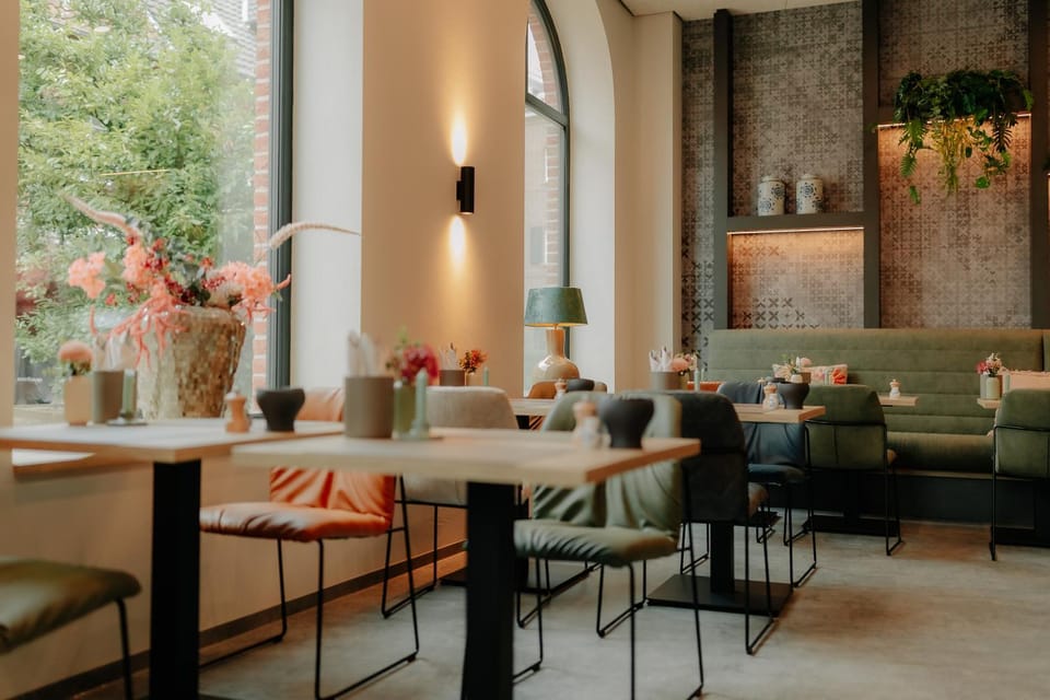 Seating area, Dining area