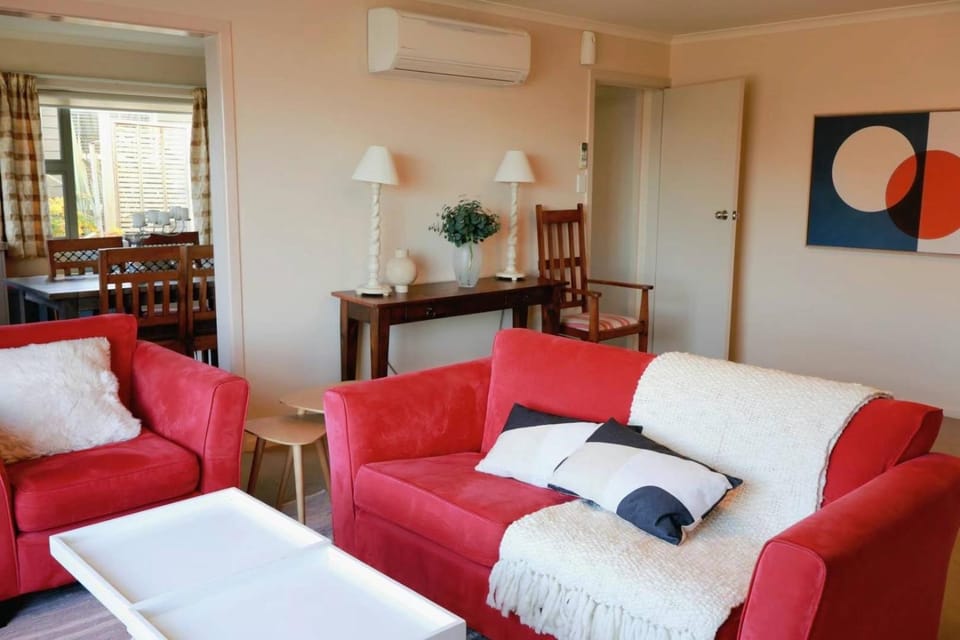 Walk to Town center with Views House in Queenstown
