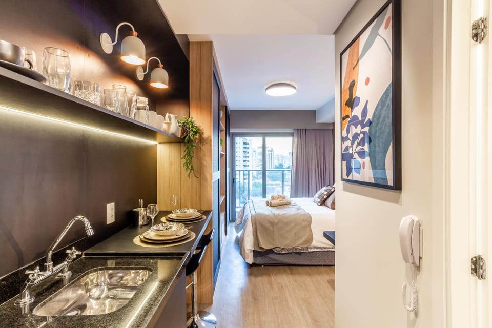 Bed, TV and multimedia, Kitchen or kitchenette, Photo of the whole room, Seating area, Dining area, Bedroom