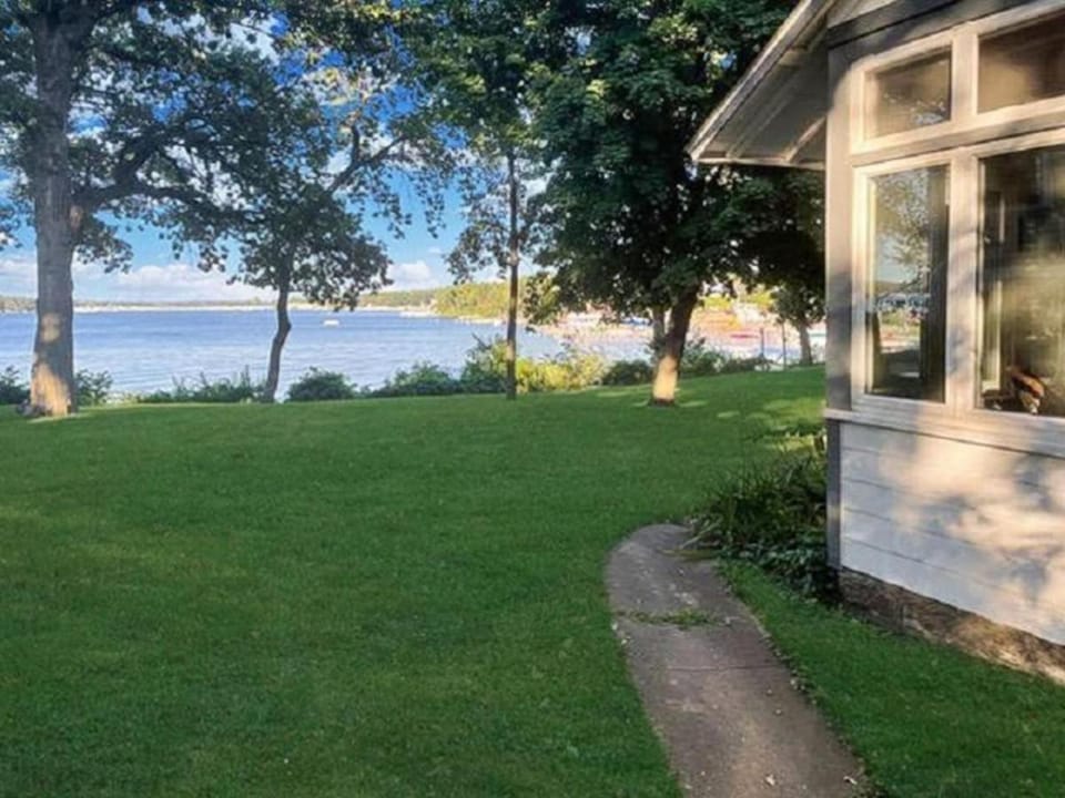 Pillsbury Point Cottage on West Lake Okoboji House in Arnolds Park