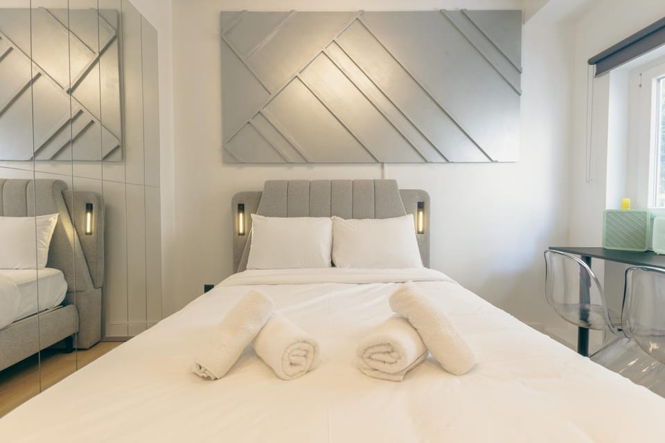 Photo of the whole room, Bedroom, towels