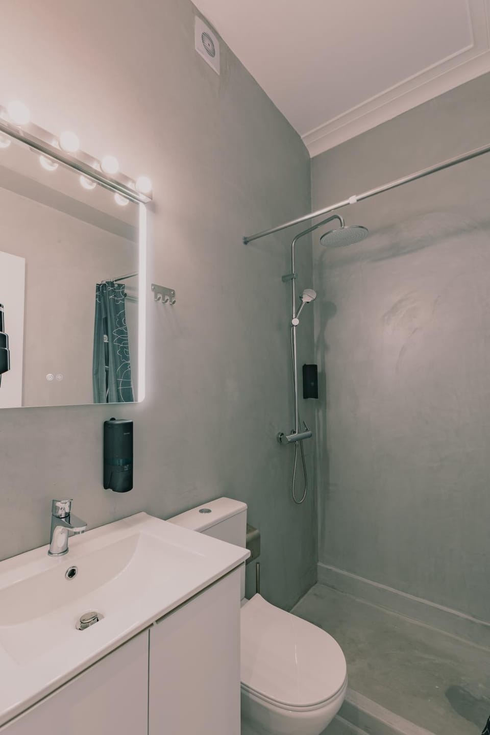 Shower, Toilet, Bathroom, Bath