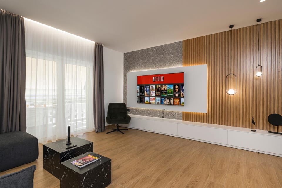 TV and multimedia, Living room, Seating area