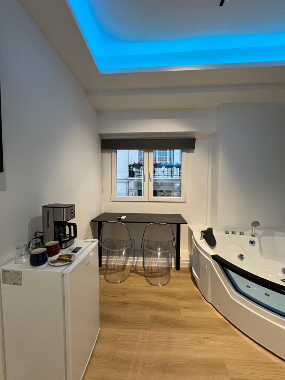 Hot Tub, Coffee/tea facilities, Dining area