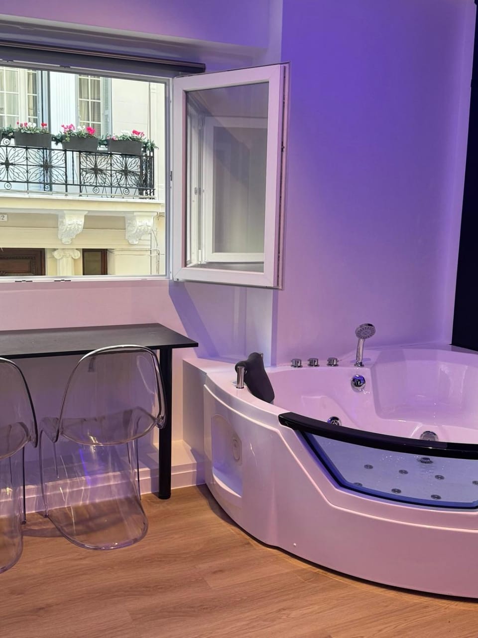 Hot Tub, Location