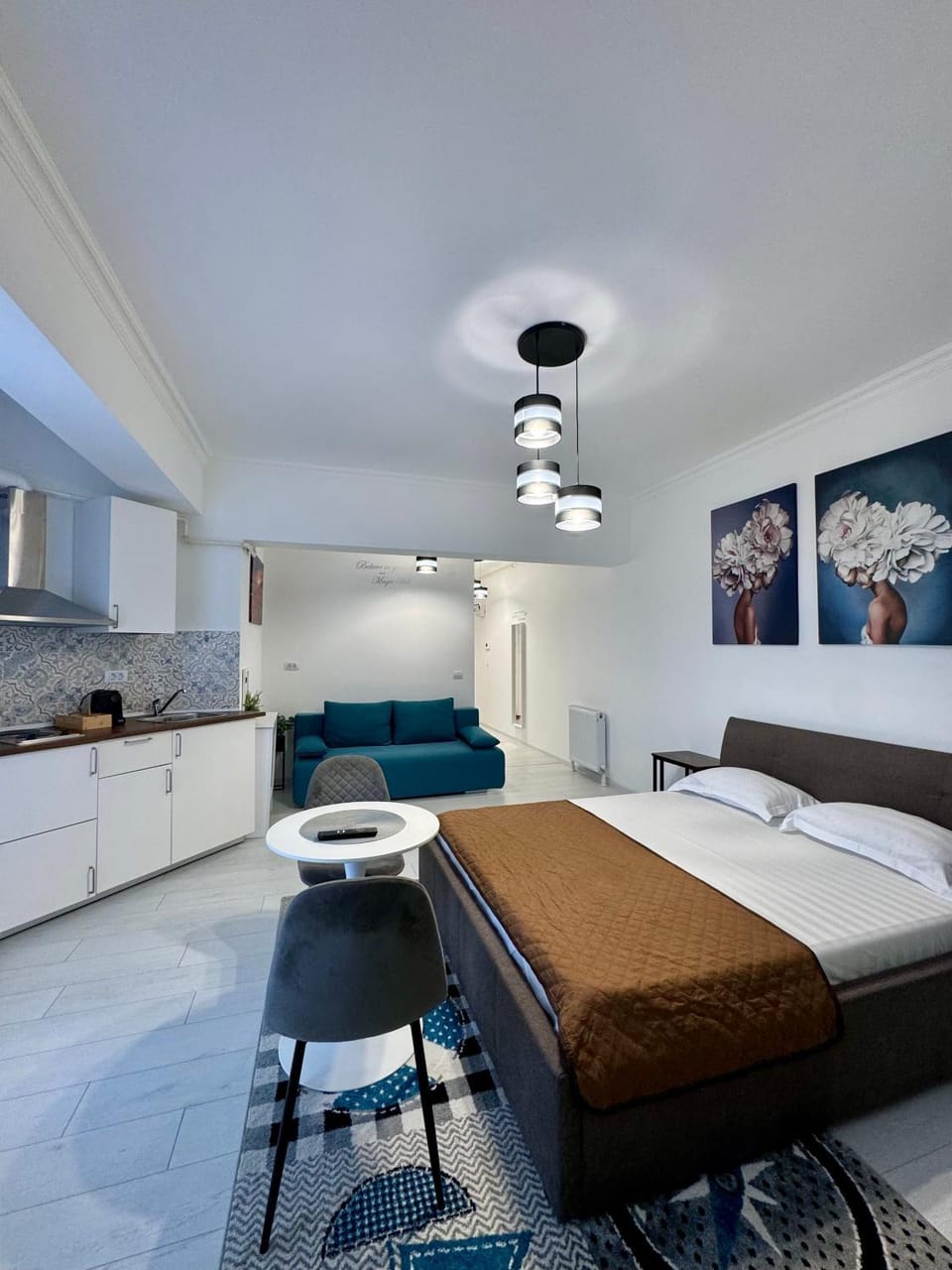 Bed, Kitchen or kitchenette, Living room, Photo of the whole room, Seating area, Dining area, Bedroom, stove