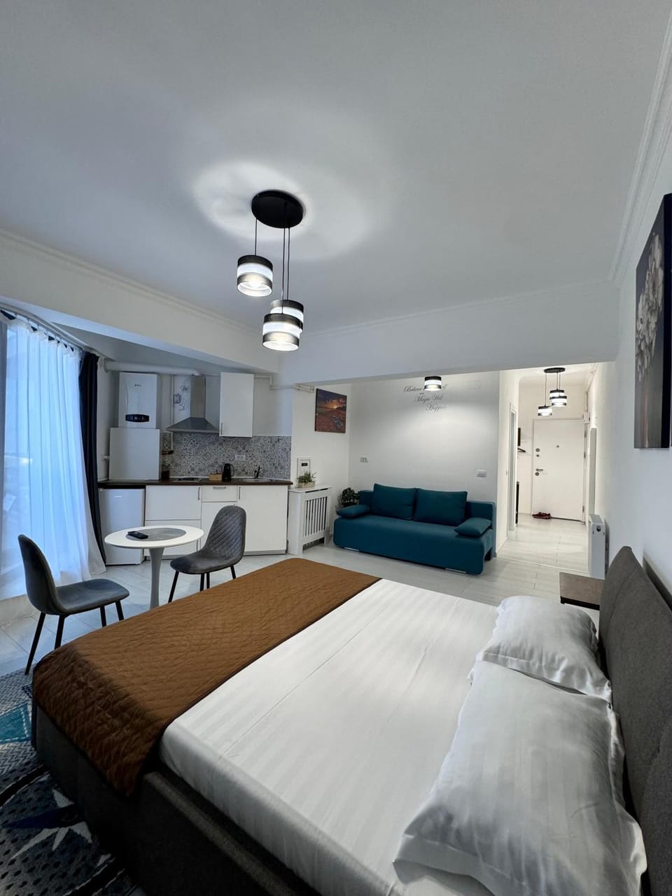 Bed, Photo of the whole room, Seating area, Bedroom