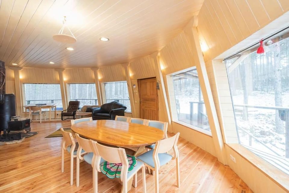Communal lounge/ TV room, Kitchen or kitchenette, Living room, Seating area, Dining area