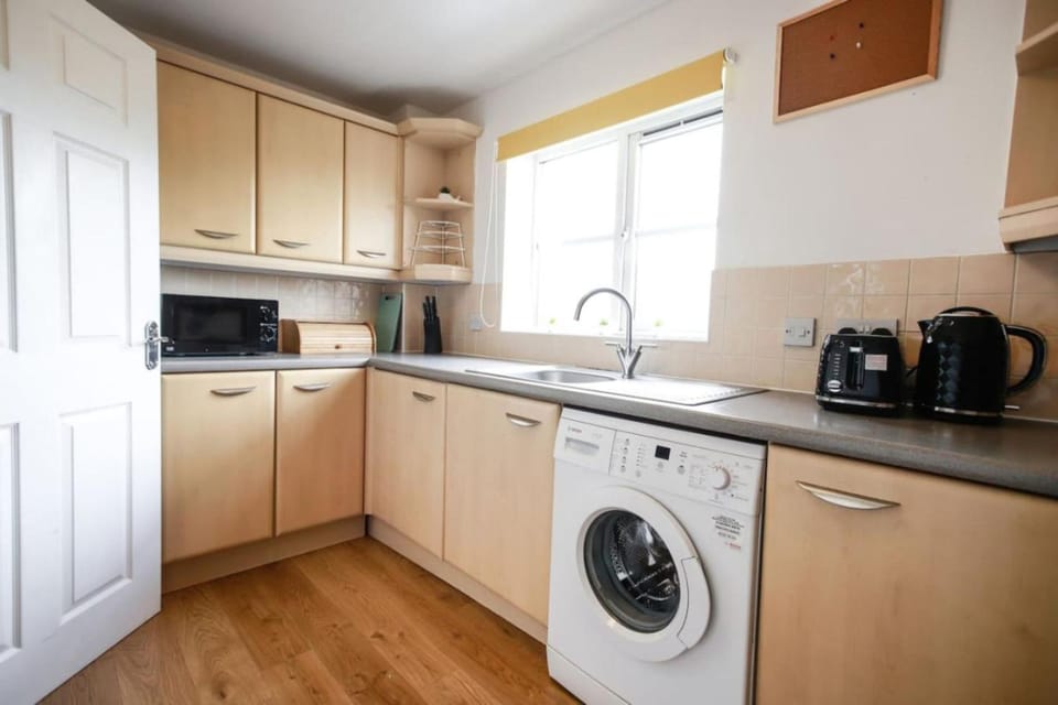 Kitchen or kitchenette, oven, stove, toaster, washing machine