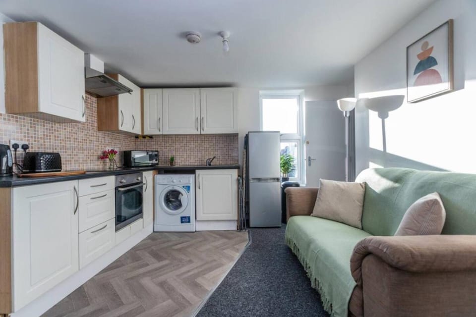 Kitchen or kitchenette, Living room, Seating area, oven, stove, toaster, washing machine