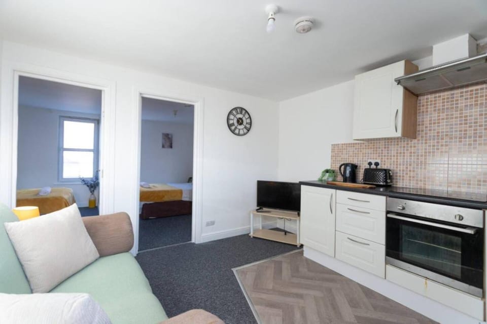 Kitchen or kitchenette, Living room, Seating area, stove, toaster